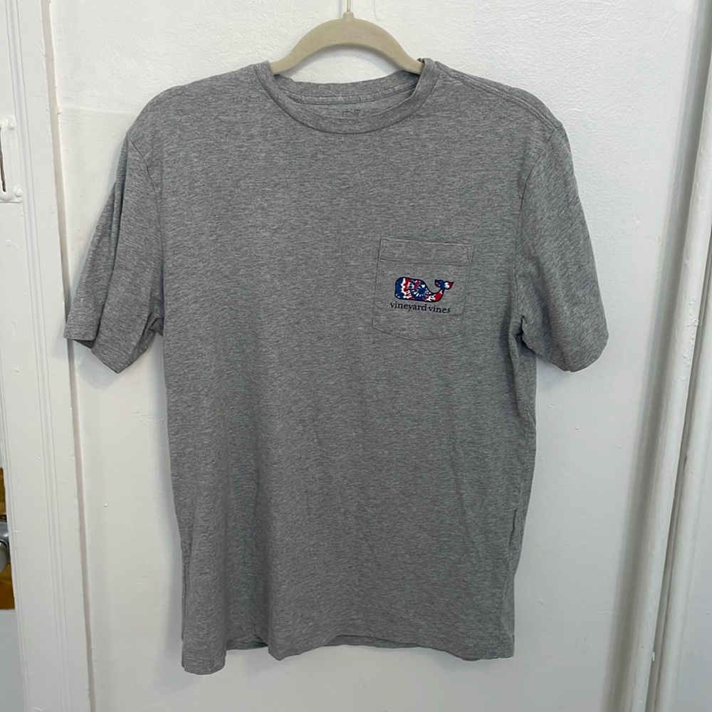 Vineyard Vines Heathered Grey Red, White, and Blue Tie Dye Whale Shirt (S) - Picture 3 of 4